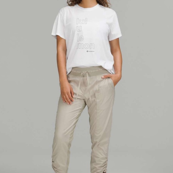 Lululemon All Yours Classic Tee Motif White/Black Size 8 - Picture 3 of 7